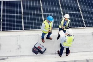 Devis gratuit electricite solaire maison Gabon technicien WOW2000